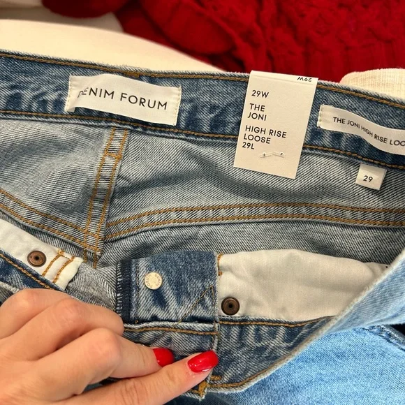 NEVER WORN Aritzia jeans - Denim forum size 29. Tags still on. - Picture 3 of 4